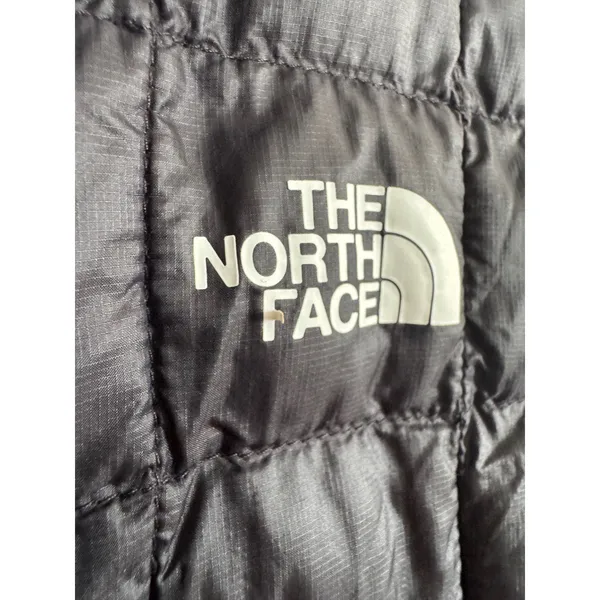The North Face women's Thermoball Eco black puffer jacket size small - Image 4