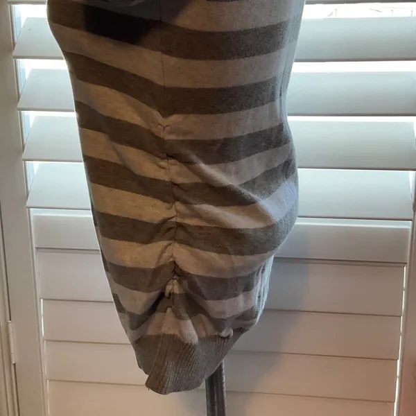 Elegant Striped Scoop Neck Sweater Gray Size XS - Image 6