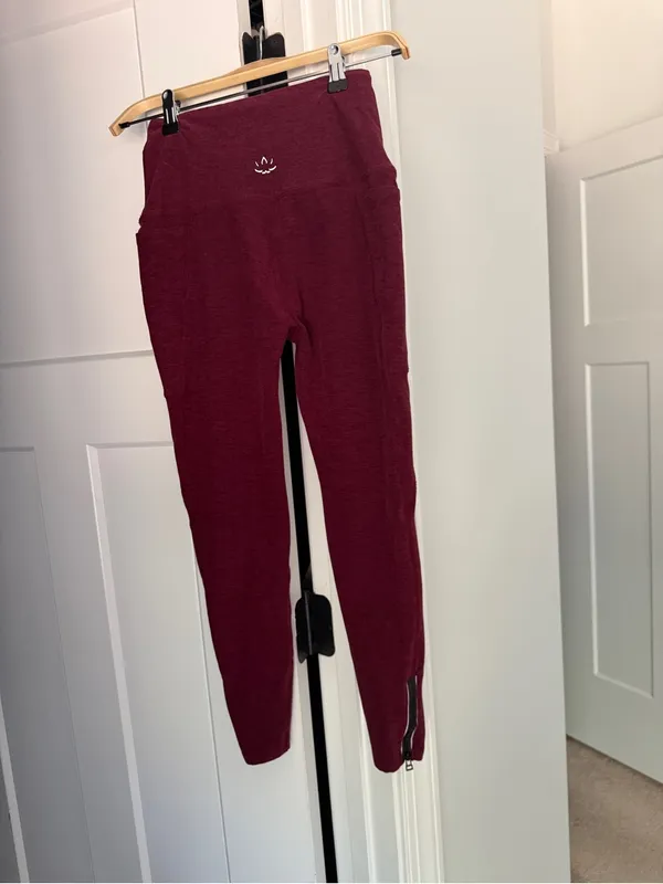 Beyond Yoga Spacedye midi Red Wine Leggings ankle Side Zipper - Image 5