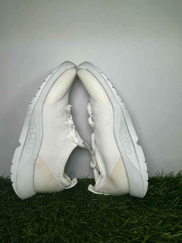 OOFOS Lightweight Comfort Shoes White Cream Women’s Size 5 - Image 6