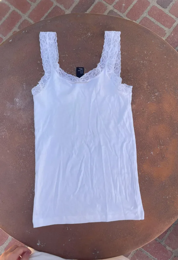 H&M Basic white lace tank - Image 2