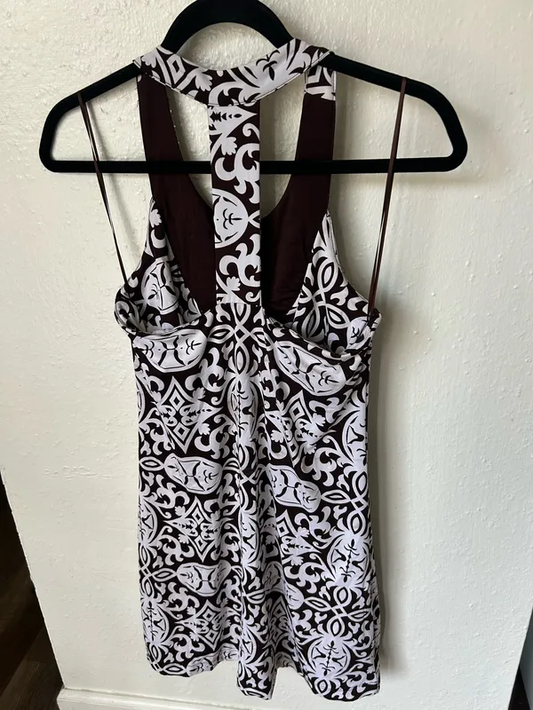 FashionY2K #Retro #chic style INC International Concepts Beaded Halter #Geometric #Damask Dress - Size M Design: Beautiful geometric/damask print in dark brown and white tones. Neckline: Spectacular halter neck, completely decorated by hand with fine rhinestones, white / gold beads and crystal applications that shine beautifully. Material: Soft and elastic fabric of excellent quality (92% Polyester, 8% Spandex) that fits the body very well without losing comfort. Garment condition: Used in excellent physical condition, without labels. Transparency note: It has a minimal detail on one side of the strap where a few pearls were unstitwned (see last detail photo), however, it is practically imperceptible when used and does not affect the general aesthetics or structure of the dress at all. The rest of the central rhinestones are intact. Ready for immediate shipment! Give this beautiful piece a second life. Combine - Image 3