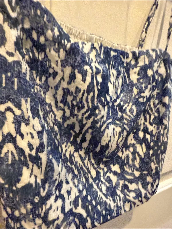 Abercrombie & Fitch Navy and White Printed Spaghetti Strap Crop Top - Image 2