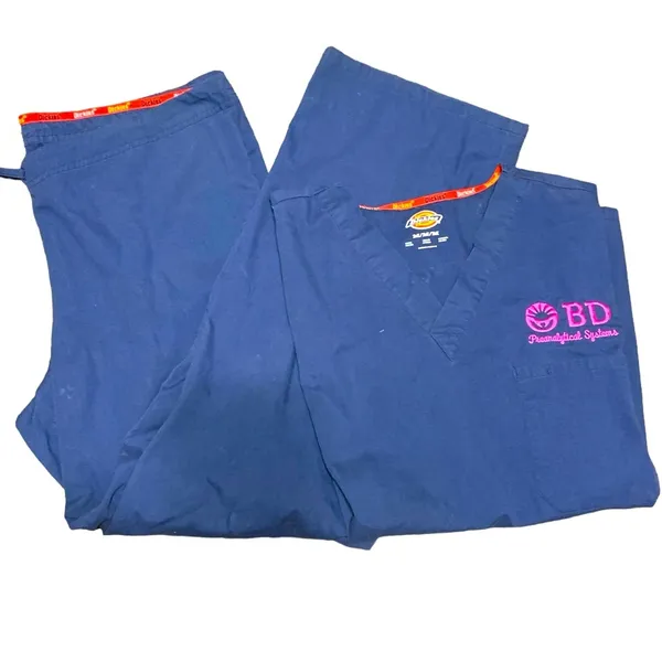DICKIES UNISEX V-NECK ONE POCKET SCRUB TOP - NAVY Both Top/Bottom Included - Image 3
