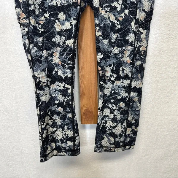 Lululemon Speed Up Crop *21" in Spring‎ Bloom Multi Size 8 - Image 5