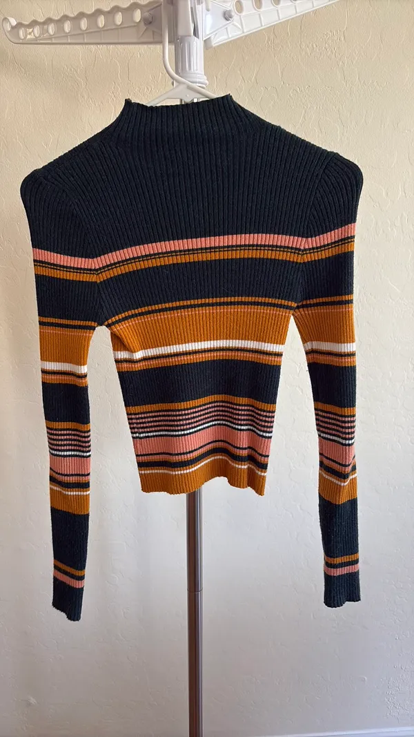 Forever 21 Knit sweater - Image 2