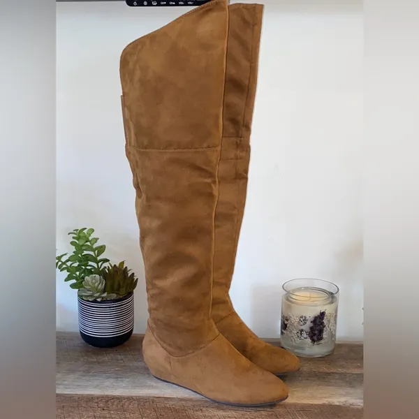 NWB!! Shoe Dazzle Over the Knee Boots in Camel Faux Suede Size 7.5 - Image 10