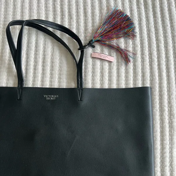 NWT victorias secret | leather bag with tinsel keychain - Image 2