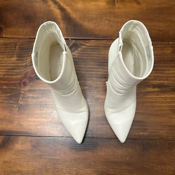 White Faux leather Pointed Madden Girl 7.5 Ankle Booties - Image 3