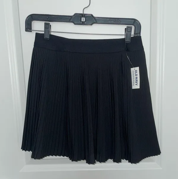 Old Navy Extra High-Waisted StretchTech Micro-Pleated Skort - Image 2