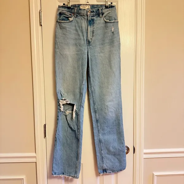 ABERCROMBIE &‎ FIRCH 90S STRAIGHT ULTRA HIGH RISE DISTRESSED DENIM JEANS size 28 - Image 4