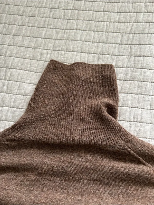 Lello Vtg brown turtleneck 100% wool base layer light sweater med - Image 9