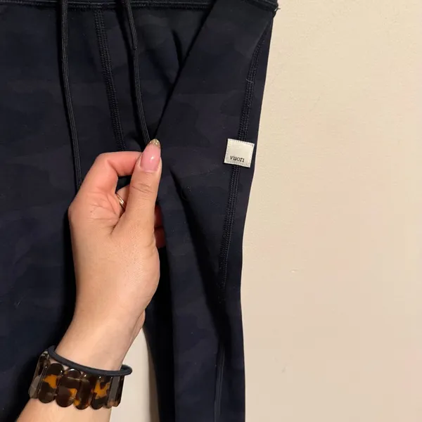 Vuori Daily Legging High Rise Drawstring Jogger in Black Camo Size XS - Image 4