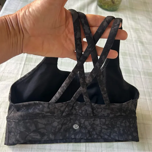 Lululemon Women's Black Patterned Sports Bra - Image 6