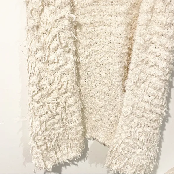 Free People Size Medium Cream Shag Fluffy Sleeveless Open Front‎ Vest - Image 2