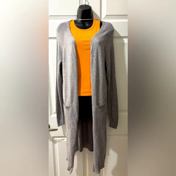 Love Tree Gray Open Front Cardigan Sweater size Medium - Image 2