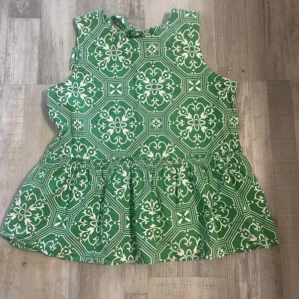 Ann Taylor sleeveless top featuring a green and white geometric print size med - Image 12