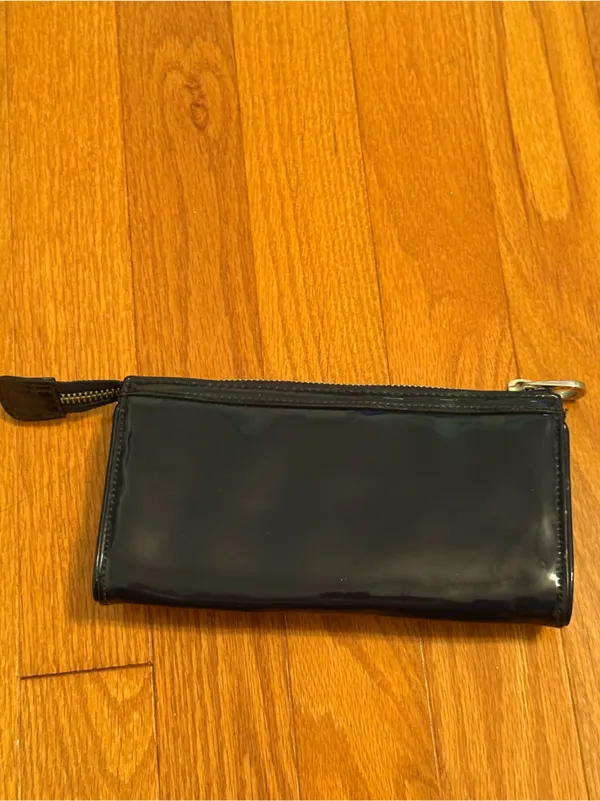 Marc Jacobs Totally Turnlock Patent Leather Wallet in Navy - Image 2