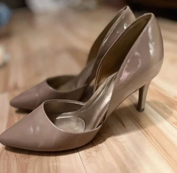 Bandolino Nude Patent Leather Heels - Image 3