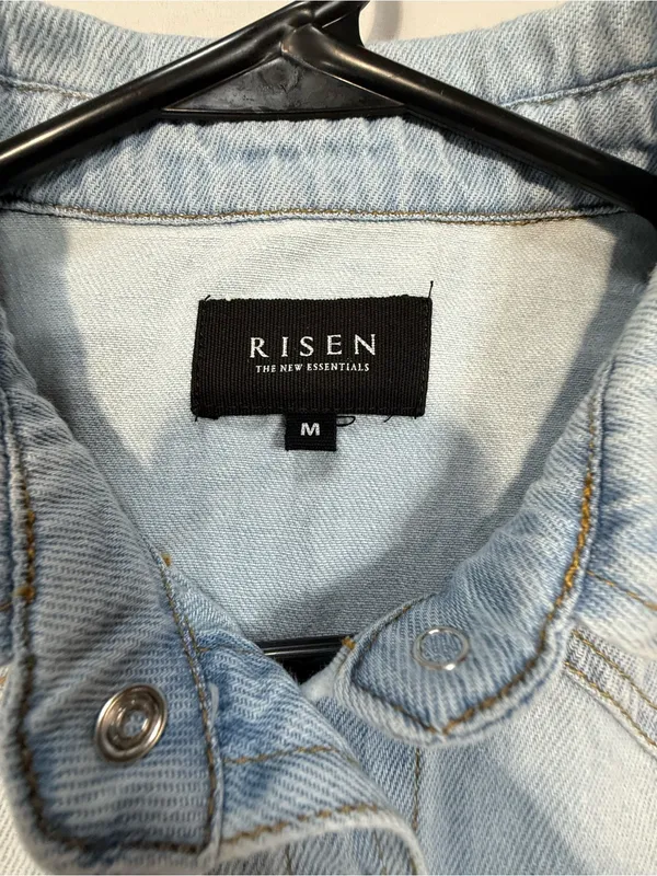 Risen Light Blue Denim pearl snap Button Shirt Distressed Size M - Image 10