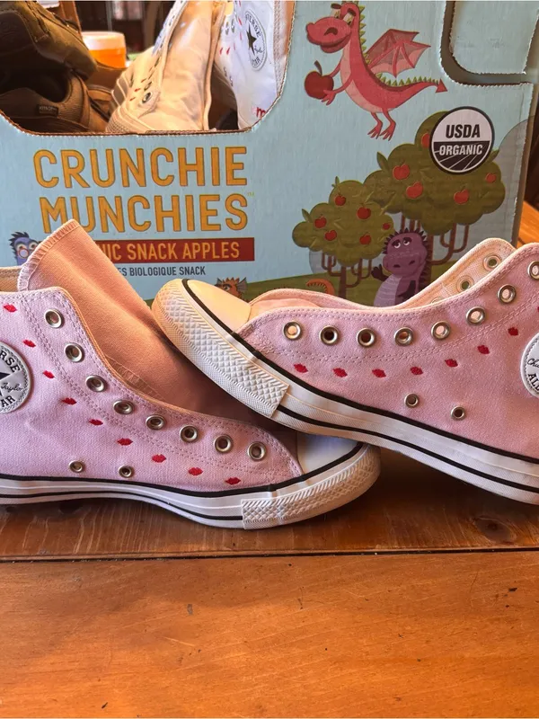 Converse womens Chuck Taylor high embroidered lips sneakers pink 10 - Image 6