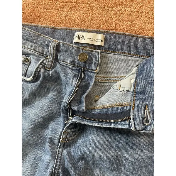 Zara Blue Distressed Straight Leg Jeans Women’s Sz 28 Raw Hem Made in Turkey - Image 2