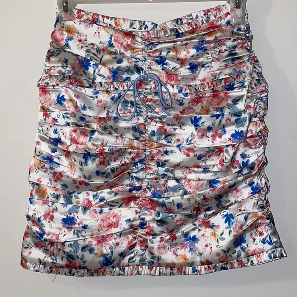 NWOT!! For Love & Lemons Juliet White Floral Mini Skirt Size XS - Image 4
