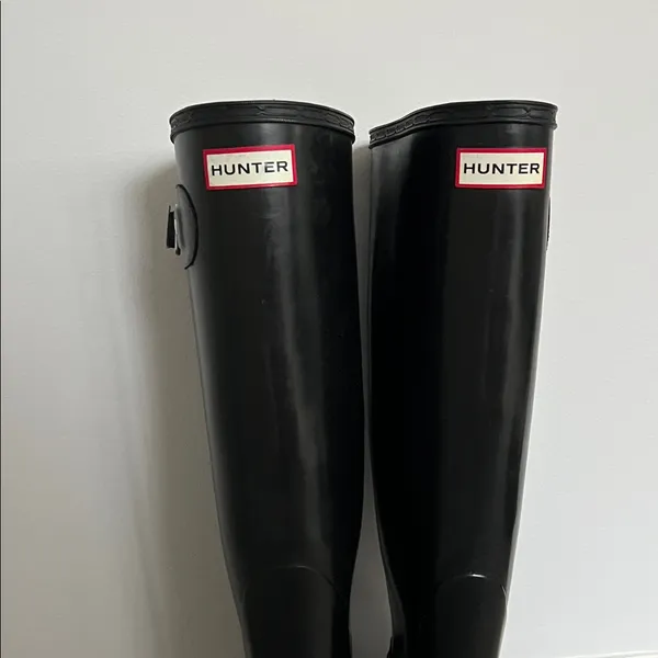 Hunter Black Gloss Tall Rain Boots with Red Logo Accent Size 8 - Image 2
