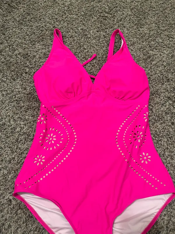BMJL Stylish pink one-piece swimsuit featuring elegant embroidery. Perfect for beach days. - Image 3