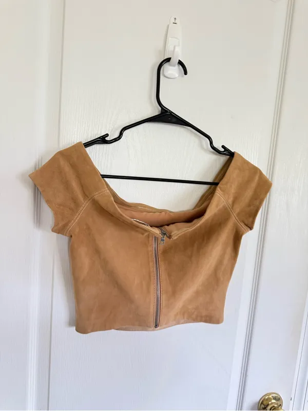 Alice + Olivia Gracelyn Off Shoulder Suede Crop Top - Image 8