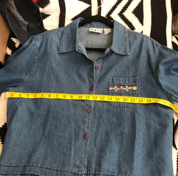 1990s Blue denim button up down shirt blouse floral pattern, short sleeve, front pocket-100% Cotton - Image 4