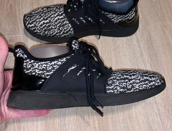 Black & white comfy athletic sneakers woman’s 9 - Image 3