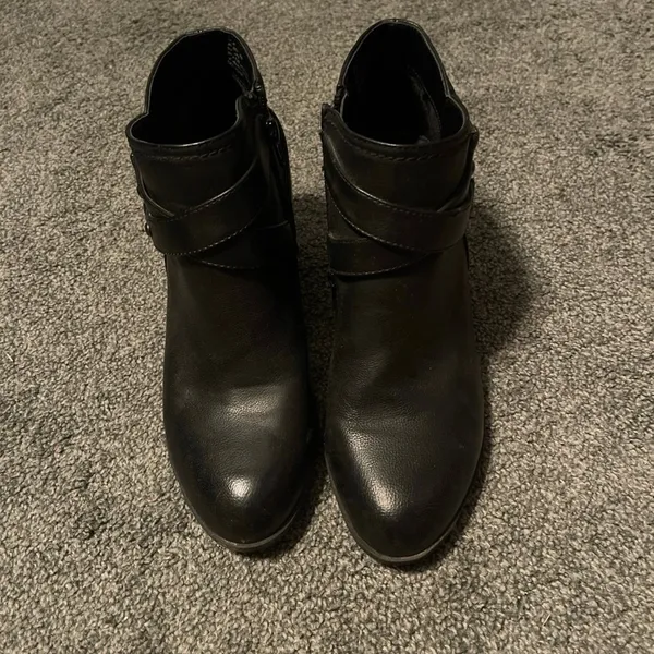 Hot tomato heeled booties Size 9 - Image 2