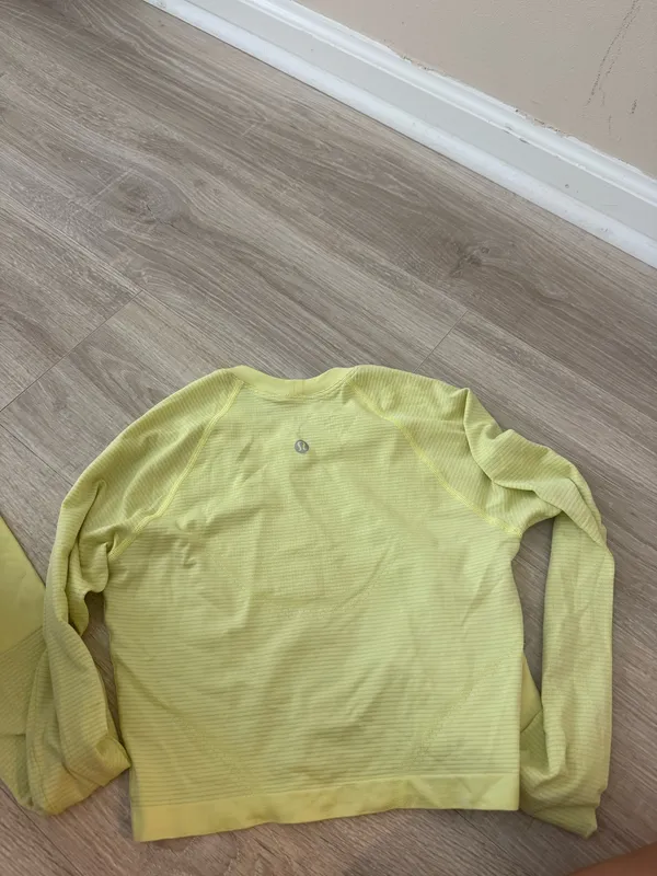 Lululemon cropped long sleeve  - Image 3
