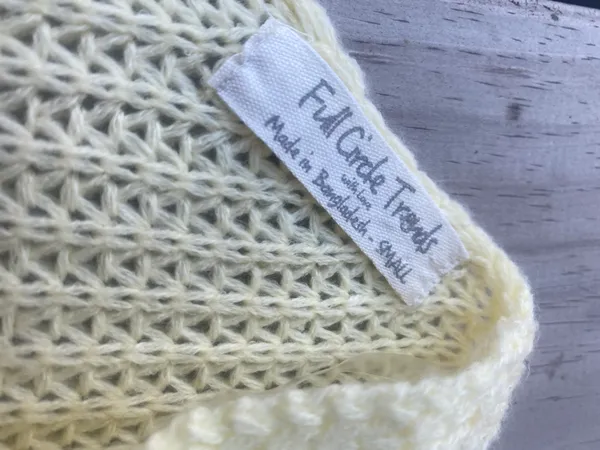 TJMaxx Full Circle Trends Light Pastel Yellow Crop Sweater - Image 4