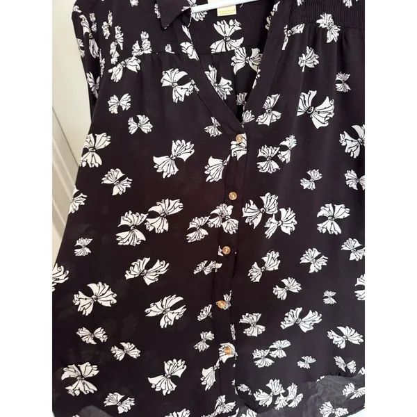 Maeve‎ Anthropologie Emory Bow Printed button down top size US12 (large) - Image 4