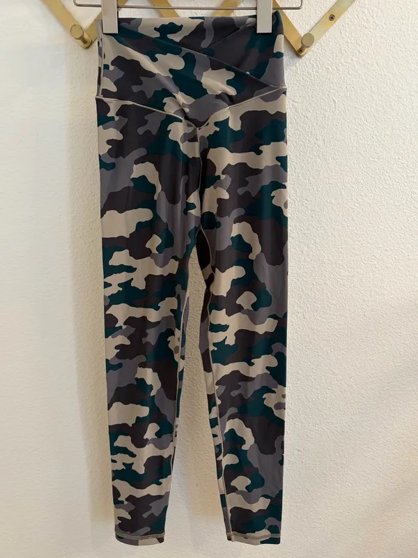 Aerie Offline Real Me Camo High Waisted Crossover Legging 7/8 Medium - Image 6