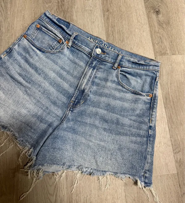 American Eagle Highest Rise 90s Boyfriend Shorts - Image 2