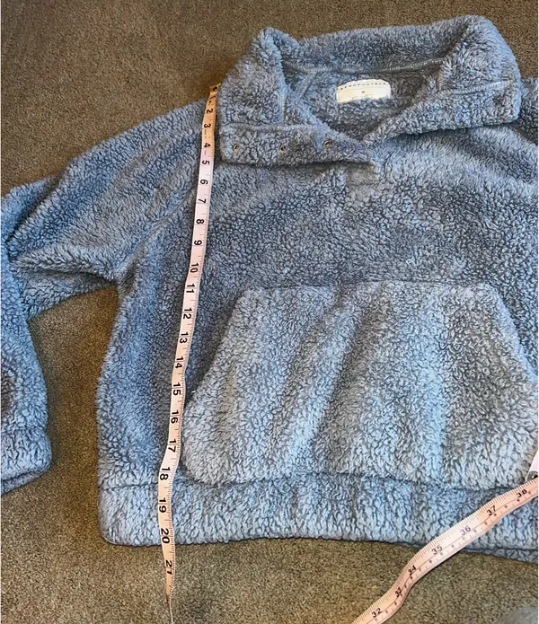 Aeropostale Women’s size Medium Cropped Blue Sherpa Sweatshirt - Image 3