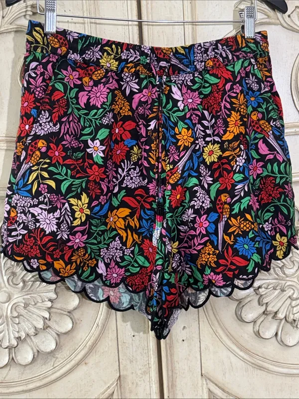 FARM Rio Tropical Garden Floral Shorts | Scallop Hem Size Medium🌺 - Image 3