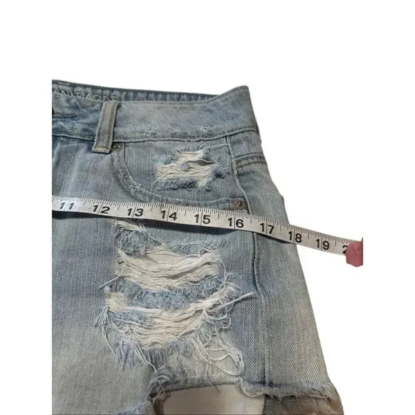 American Eagle Woman’s distressed, cut off denim shorts Sz 6 - Image 3