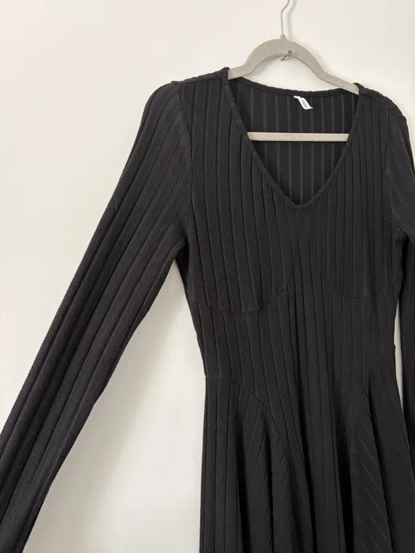 Halara V Neck Ribbed Long Sleeve Flare Midi Casual Pockets Dress Black M NWT - Image 3