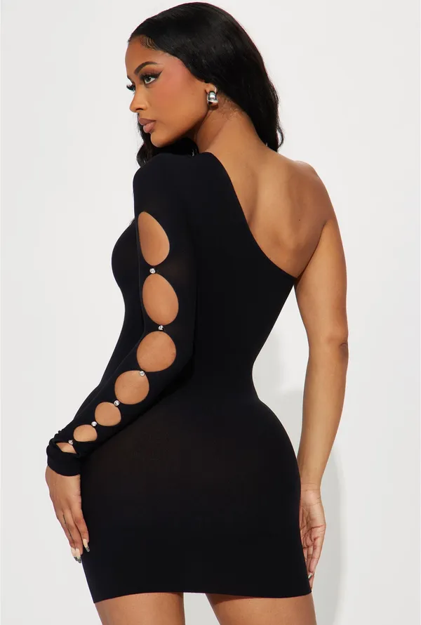 FashioNova Black Seamless Dress - Image 3