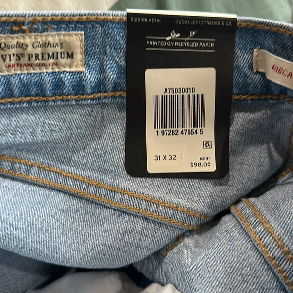 NWT Levi's Women's Ribcage Bell Bottom Jeans 31X32 - Image 8
