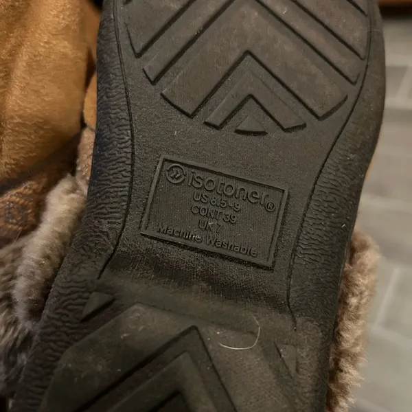 Isotoner Brown Slippers with Soft faux fur Lining - size 8.5 -9 - Image 5