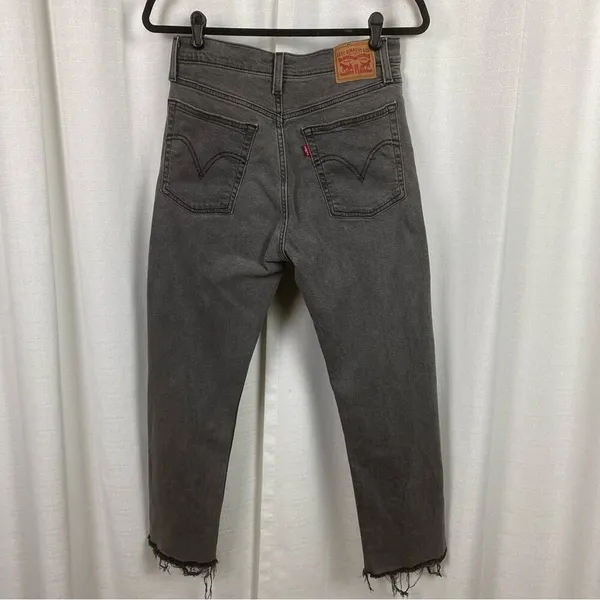 Levi’s Gray Wash Raw Hem Wedgie Straight Jeans Sz.29 - Image 8