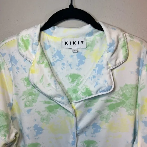 KIKIT 2-Piece Short Lounge Set Pastel Tie Dye Short Sleeve Button Up Shirt Large - Image 4