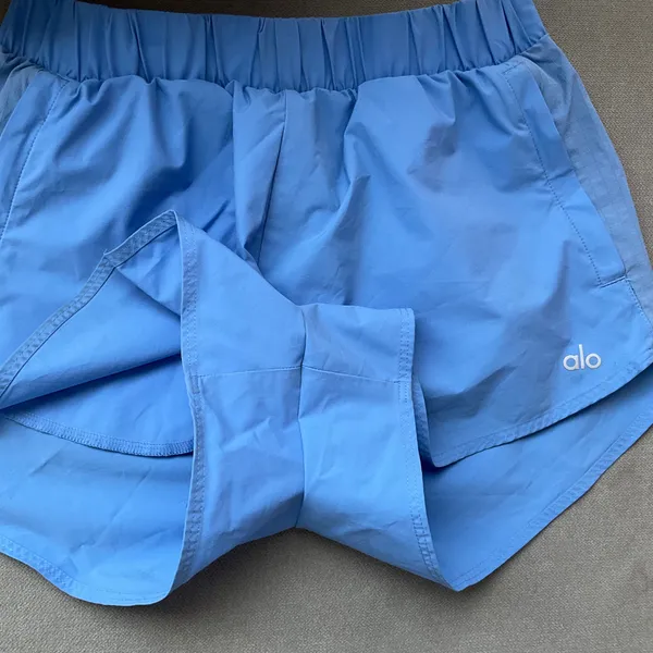 Alo Yoga Playmaker Dolphin Short Crystal Clear Blue XS - Image 4