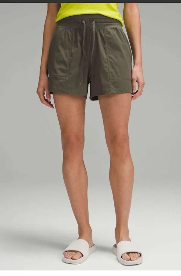 New without tags Lululemon Dance Studio High-Rise Short 3.5" Army Green size 4 - Image 4