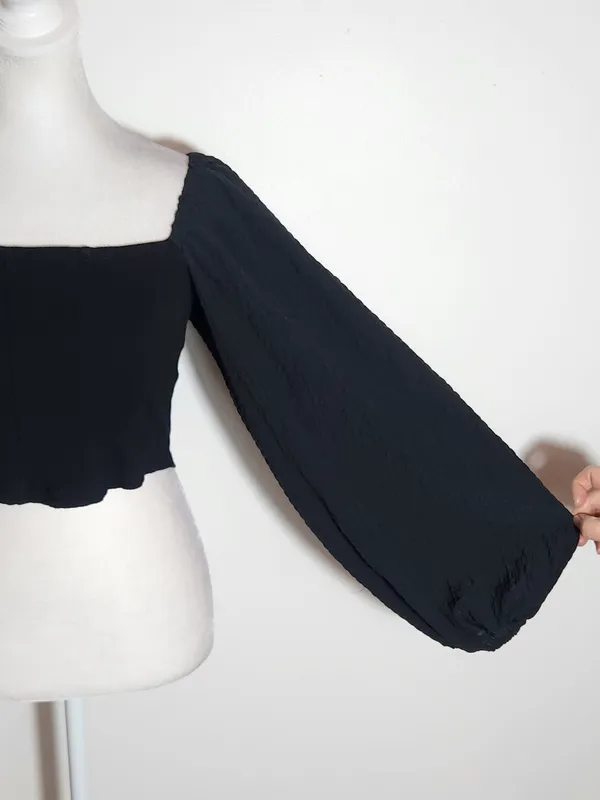 Urban Outfitters Black Ribbed Knit Square Neck Full Sleeve Crop Top Size Small - Image 4